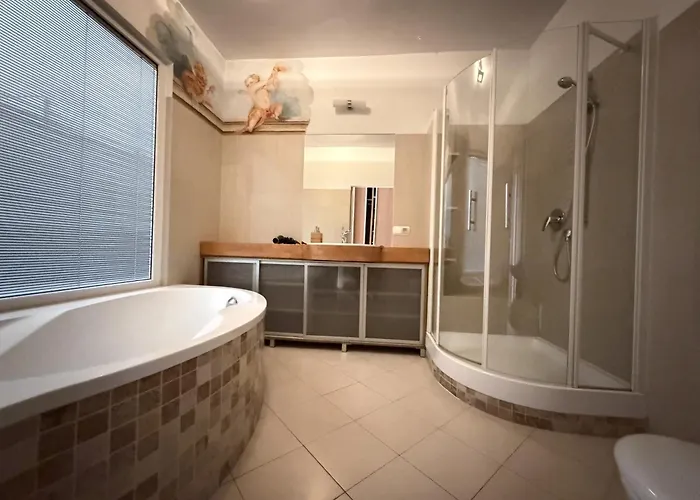 Main Square Spacious With Bathtub アパート