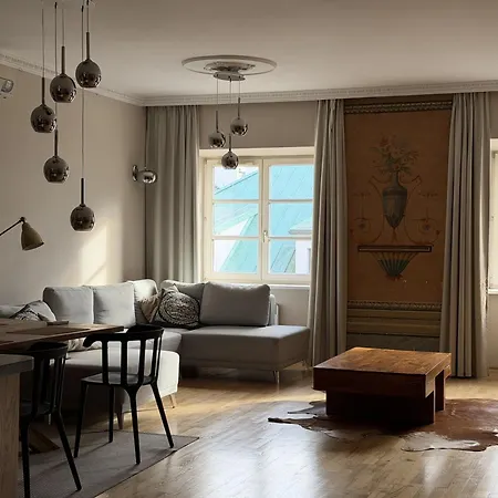 Main Square Spacious With Bathtub Daire