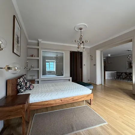 Main Square Spacious 1-bed With Bathtub