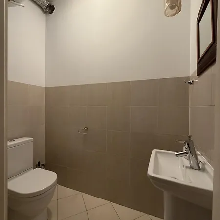 Main Square Spacious With Bathtub *