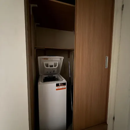 Main Square Spacious With Bathtub דירה