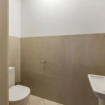 Main Square Spacious 1-bed With Bathtub Apartamento