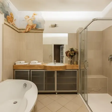 Main Square Spacious 1-bed With Bathtub Apartamento *