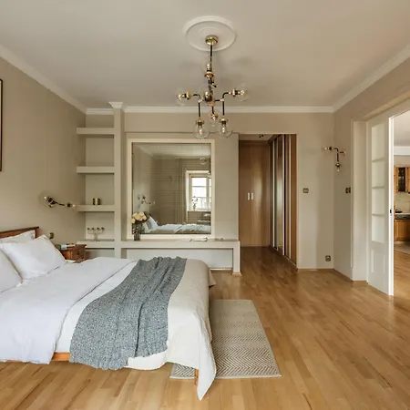 Main Square Spacious 1-bed With Bathtub Apartamento