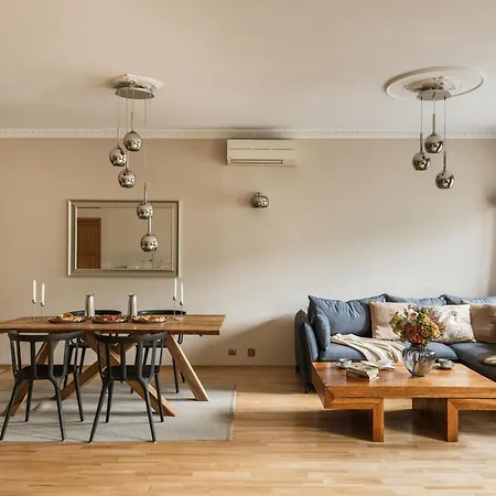 Main Square Spacious 1-bed With Bathtub Cracovia