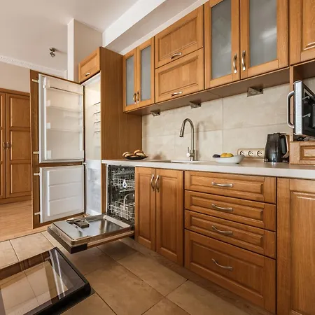 Main Square Spacious 1-bed With Bathtub Cracovia