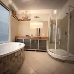 Main Square Spacious With Bathtub Appartement