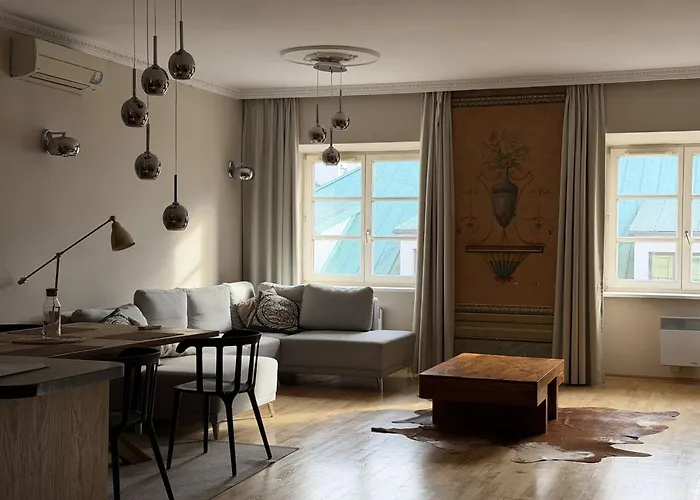 Main Square Spacious With Bathtub Apartman